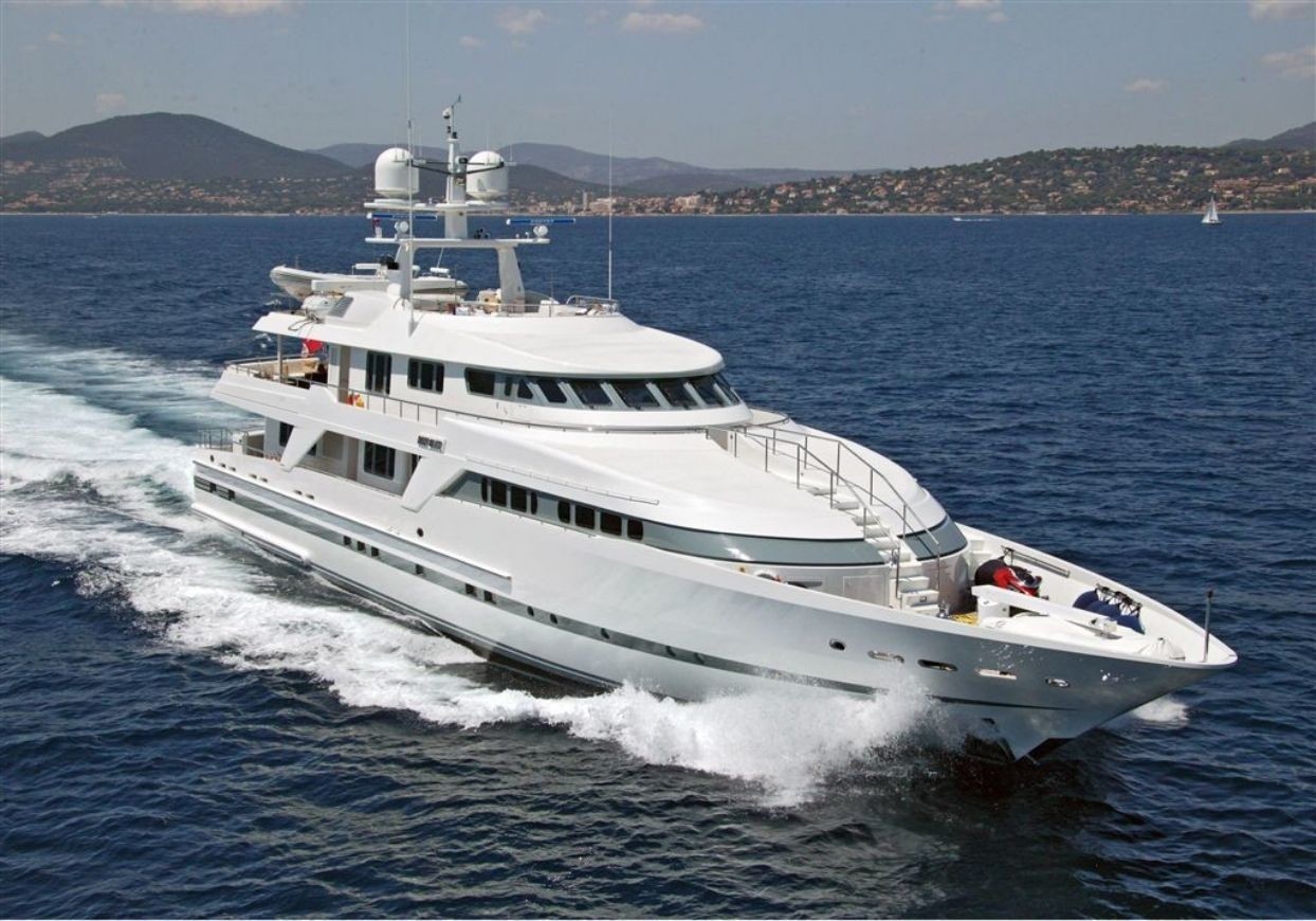 deep blue yacht charter